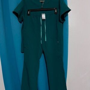 Figs Full Hunter Green Scrub Set